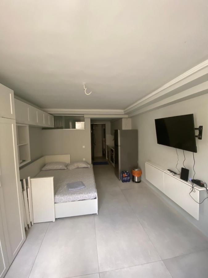 Minimalist Studio Behind Hilton Hotel Aten Exteriör bild