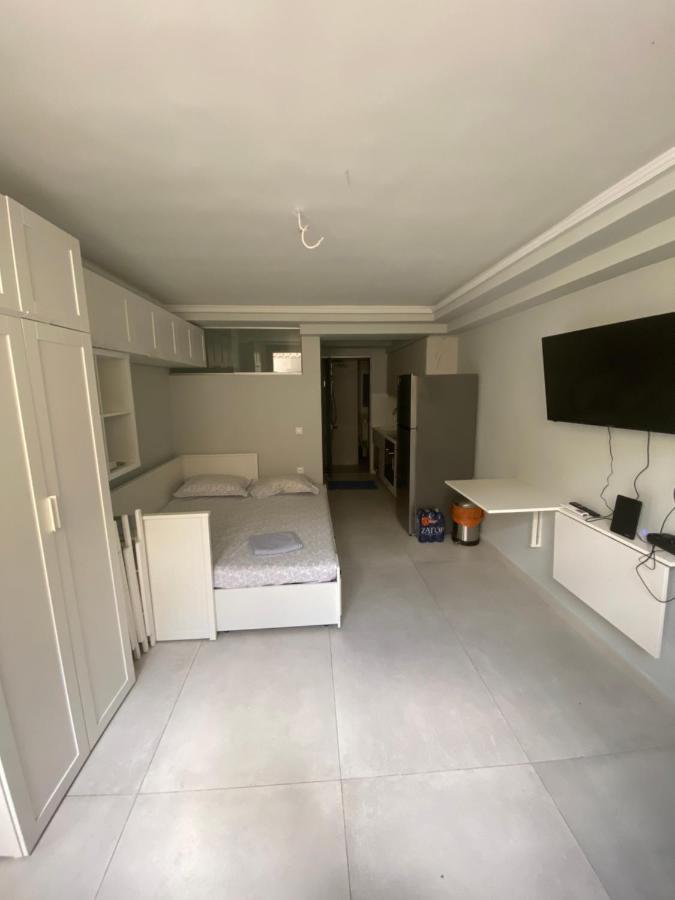 Minimalist Studio Behind Hilton Hotel Aten Exteriör bild